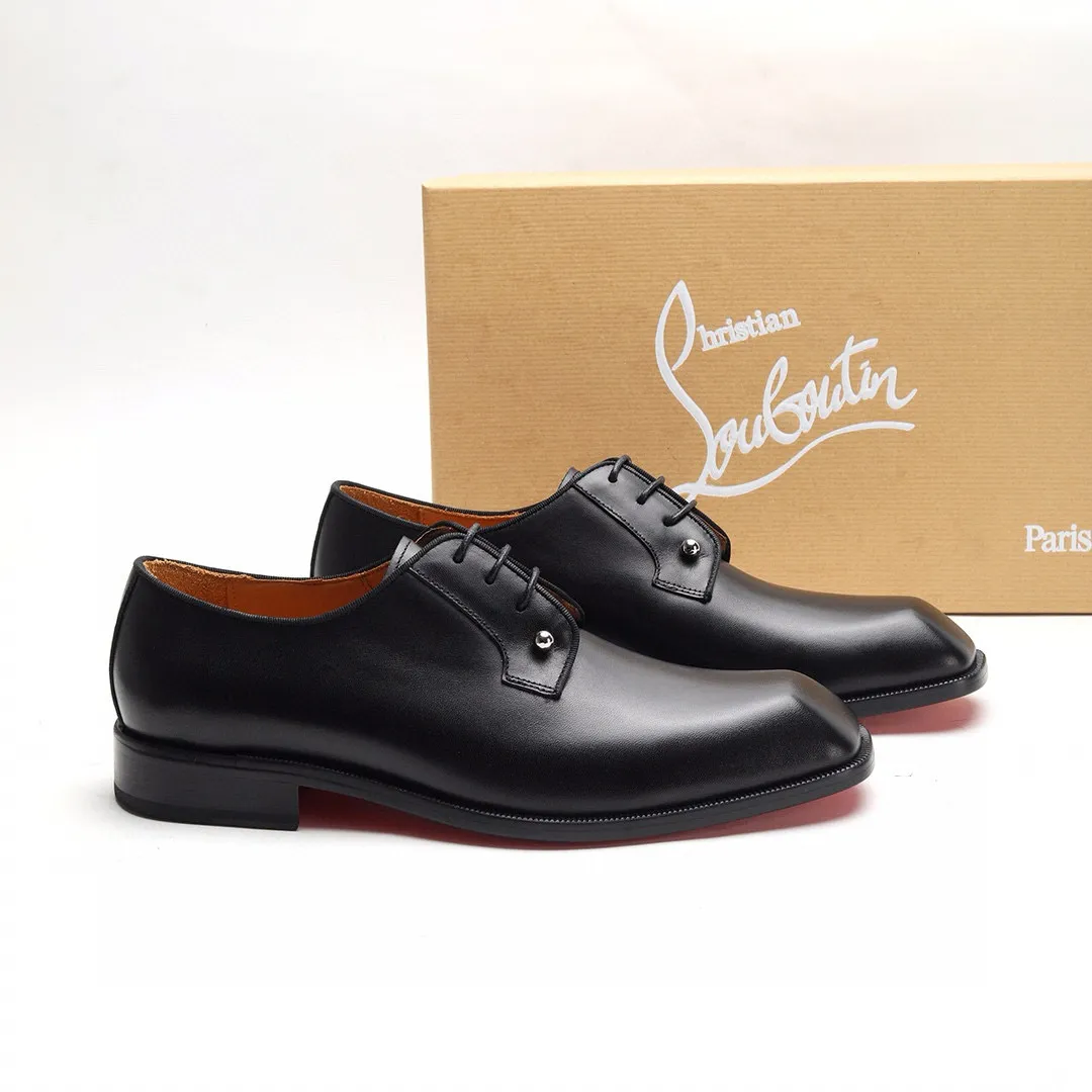 Batch 1,080 yuan 💰••New real shots••CL～High-end men’s 👔casual•loafers with red soles! ••🆑Genuine and top-quality goods from original orders ••✅💯 Purchase goods from top-quality original orders! Original imported patterned cowhide ➕Imported cowhide lining ➕Cowhide feet ➕Original leather outsole~🉑️Feel free to compare the authentic ones! Size: 38-44 (45.46.47 can be customized)
